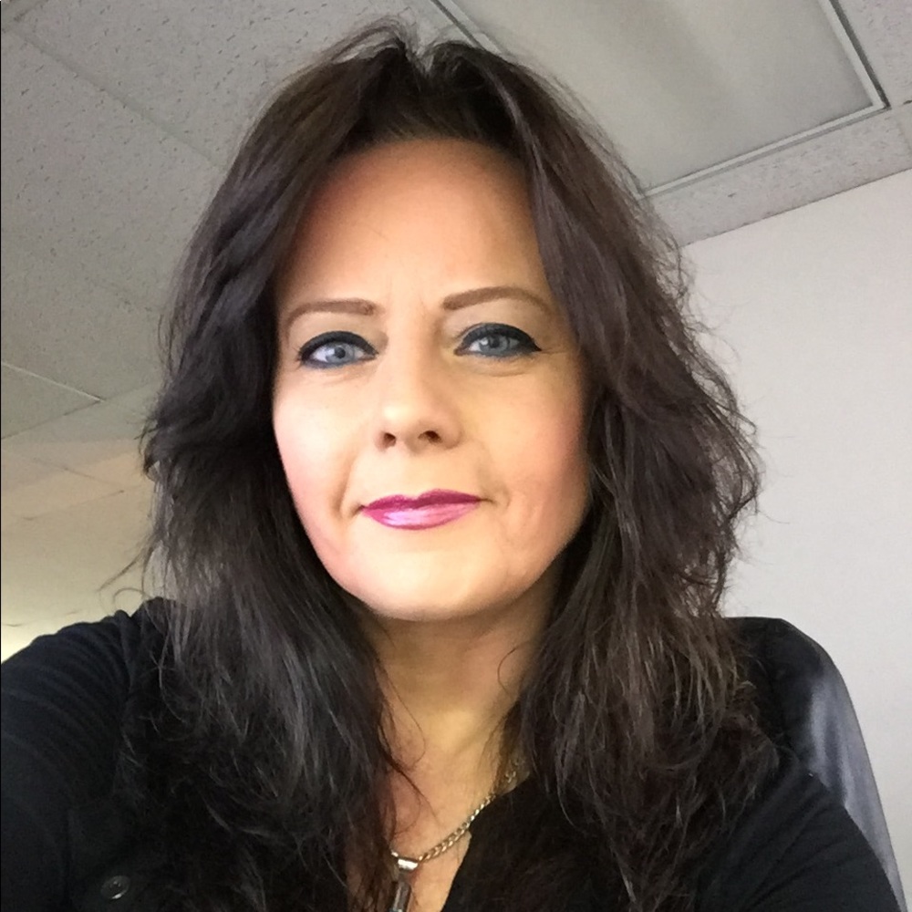 Meet your Posher, Angela